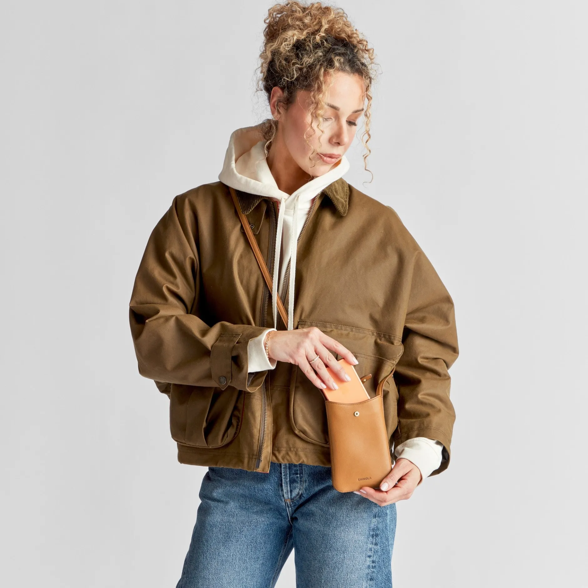 Outlet Shinola Bixby Phone Crossbody Tan